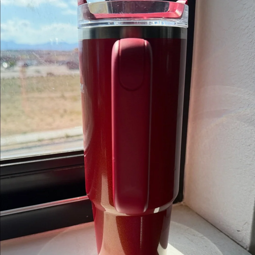 Stanley x e.l.f Red Travel Mug with Handle and Clear Lid - Picture 5 of 7